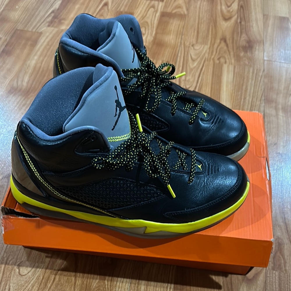Nike Men's Air Jordan Flight Remix Shoes Sports 679680 070 Training Black - Picture 2 of 6